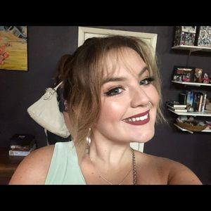 Meet your Posher, Claire